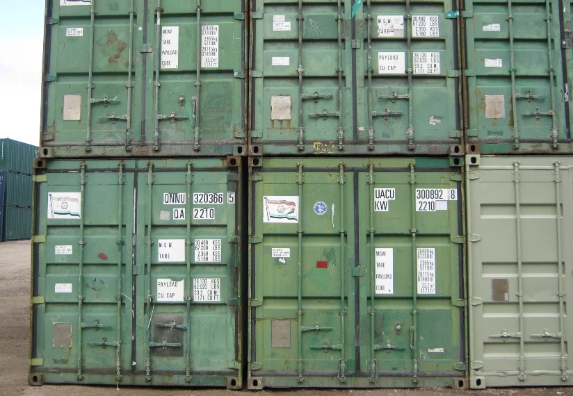 6 containers stacked in 2s